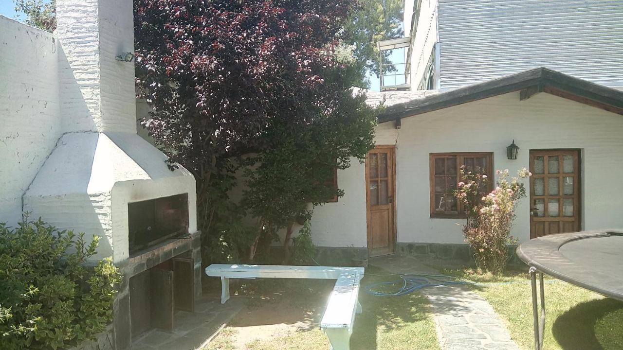 Universal Traveller'S Hostel San Carlos de Bariloche Exterior foto